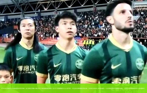 杭州奥体中心体育场的欢呼犹在耳畔，浙江绿城已带着4-0横扫武汉三镇的捷报重返黄龙。